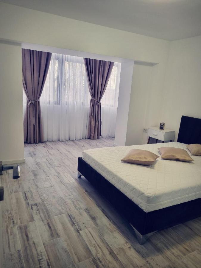 Luxurious Apartment With 3 Rooms And 2 Bathrooms In Corabia Exteriör bild