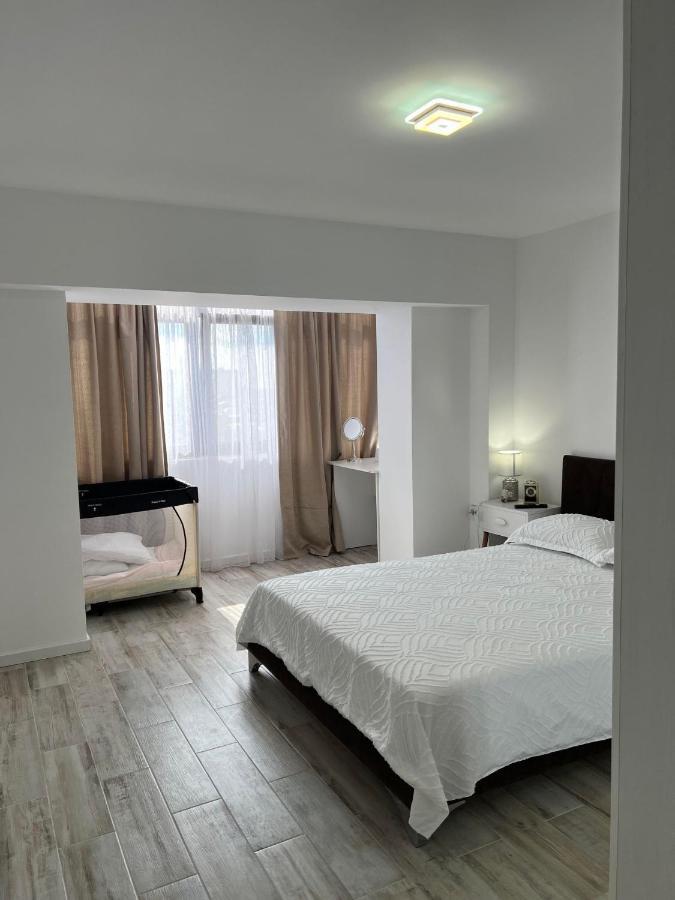 Luxurious Apartment With 3 Rooms And 2 Bathrooms In Corabia Exteriör bild